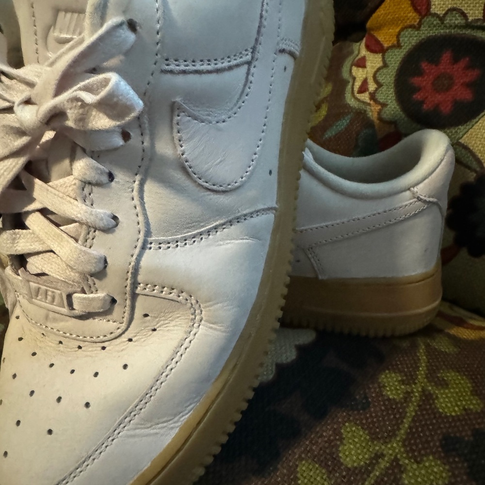 Nike Air Woman’s 8.5 (pre-loved)